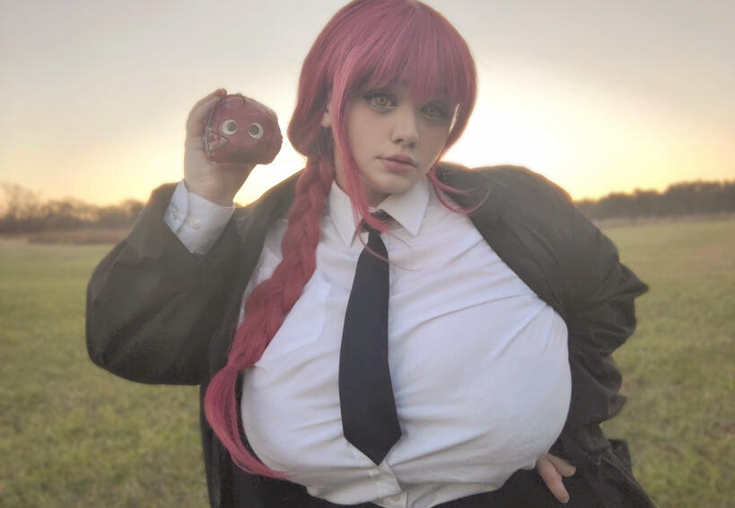 Makima with Pochita Heart (Chainsaw Man)